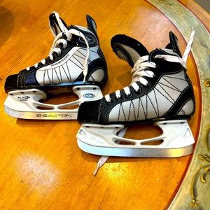Easton Typhoon Hockey Ice Skates Size Youth 13 Almost new
